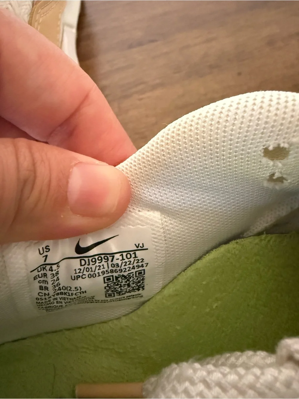 Nike Air Max 90 Women's Sneakers SE Sun Club Size 7- Beige And White